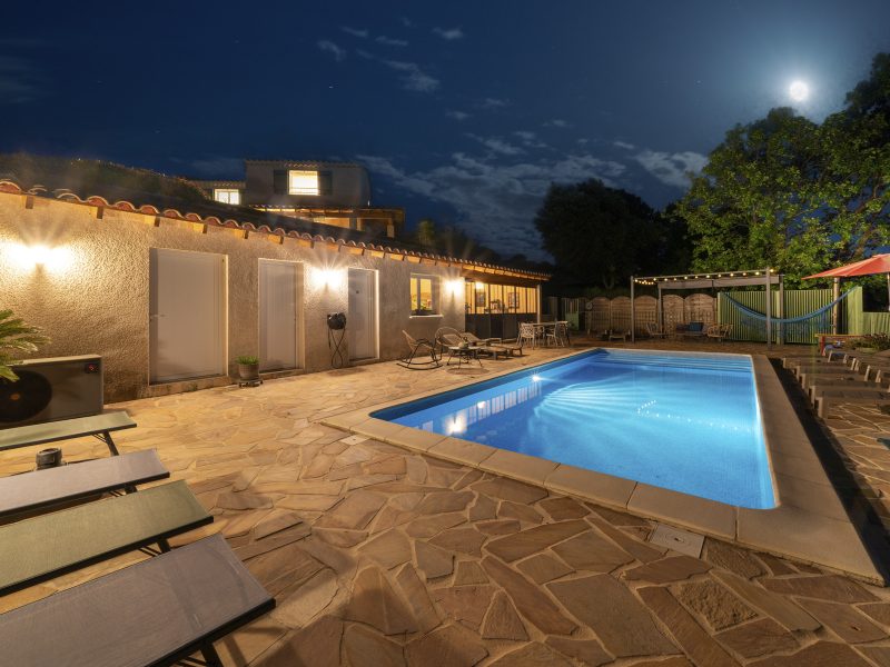 43 Espace piscine nuit 2