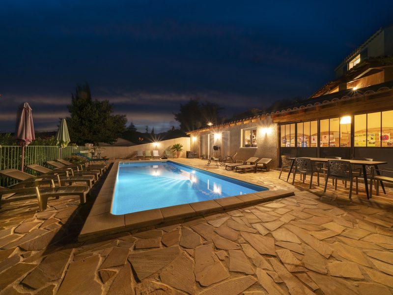 45 Espace piscine nuit 1